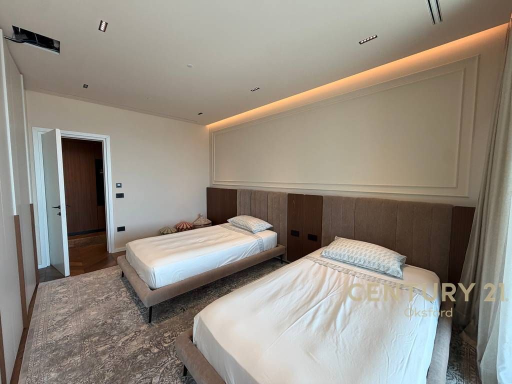 Shesim Apartament Luksoz 2+1 + Post Parkimi tek “Down Town Tirana” ,ne Rrugen e Elbasanit me pamje nga Stadiumi “Air Albania”!
