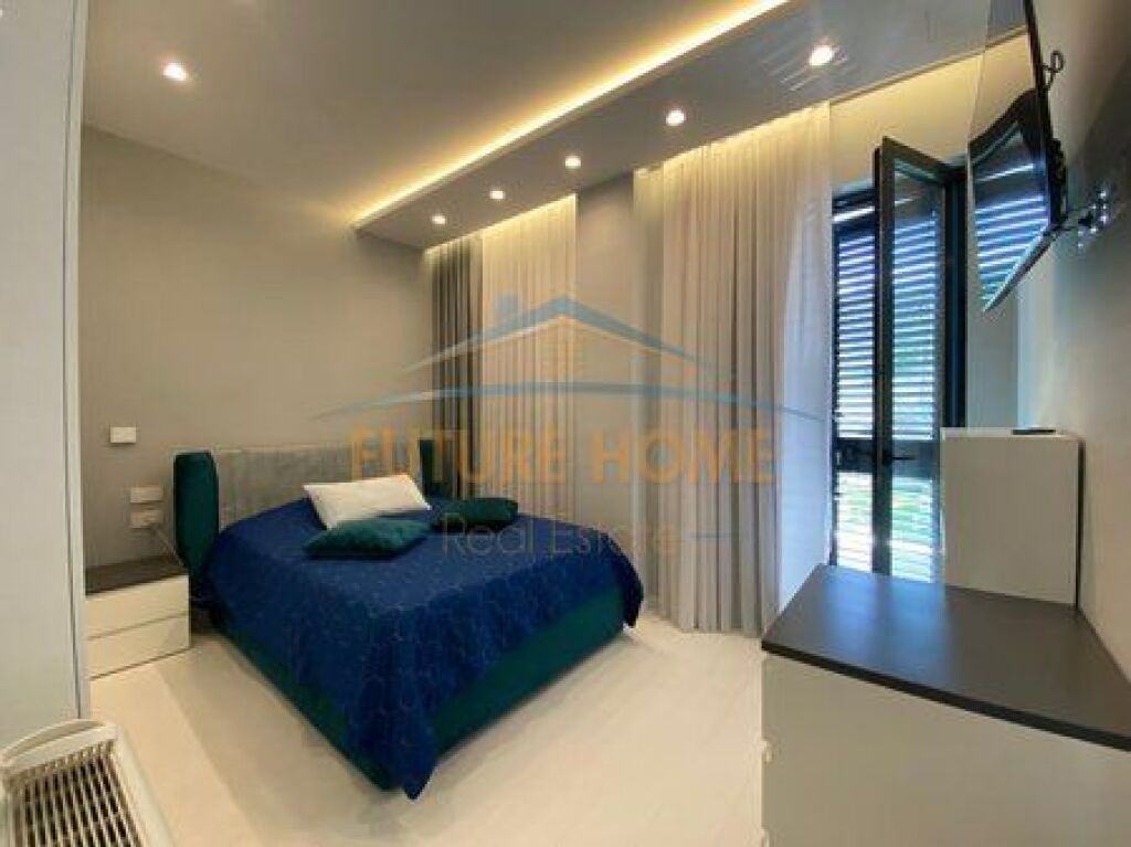 Shitet, Triplex 4+1+3+4 Poste Parkimi, Grey Stone Residence , Liqeni i Thatë