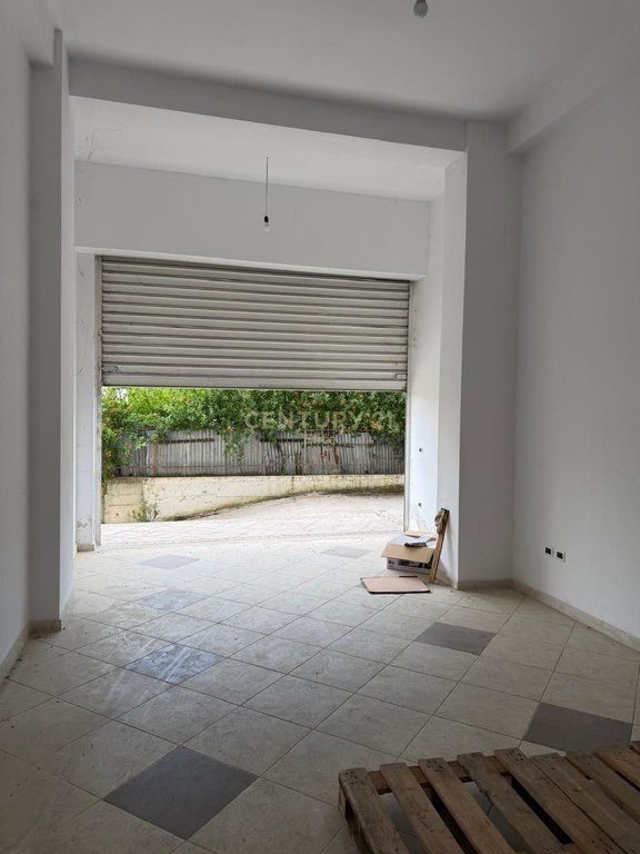 Locale in affitto, Astir