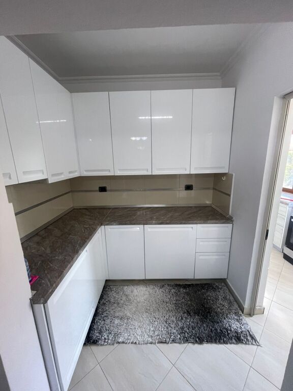 Affittasi appartamento 2+1 50000 lek al mese a Lapraka