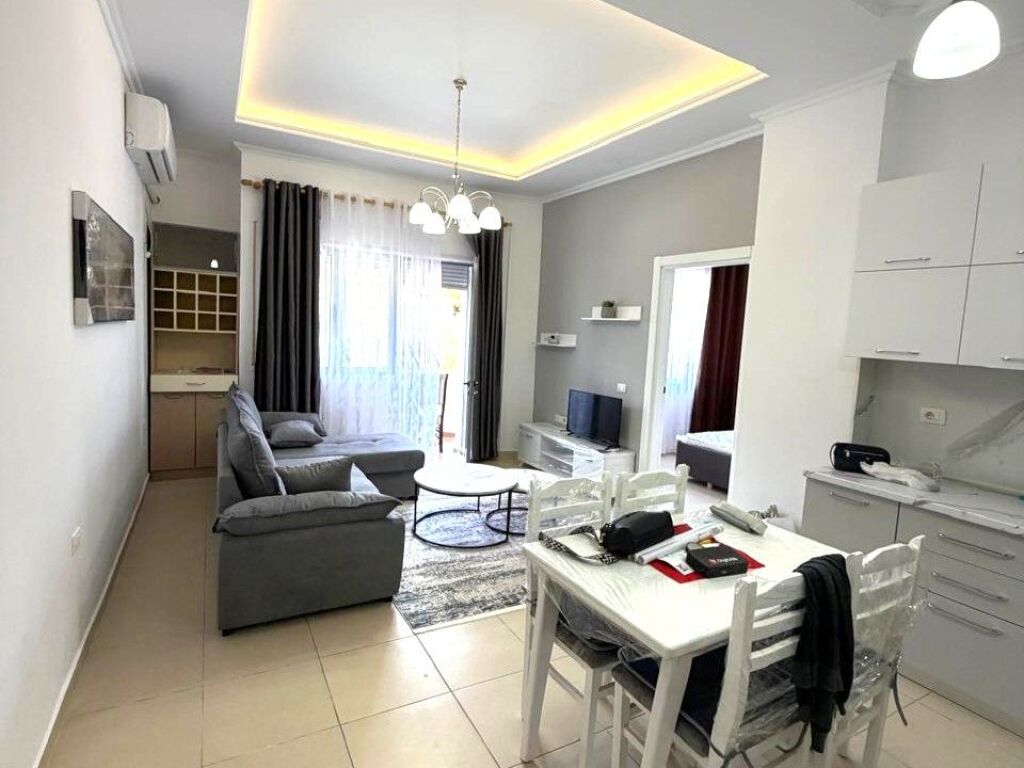 APARTAMENT 1+1 ME QIRA TEK KOPSHTI BOTANIK