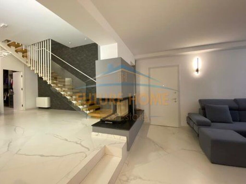 Shitet, Triplex 4+1+3+4 Poste Parkimi, Grey Stone Residence , Liqeni i Thatë