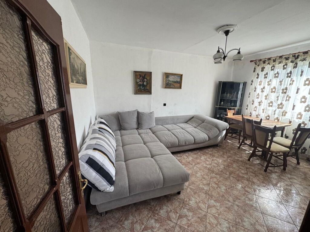 Apartament 1+1 per Qira - Ali Demi, pranë shkollës 9-vjeçare "Kushtrimi i Lirisë"