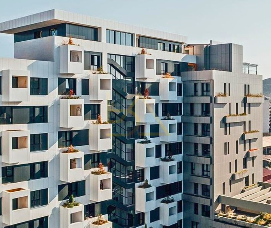 Shitet Apartament 3+1 + 2 Poste Parkimi – Square 21, Tiranë
