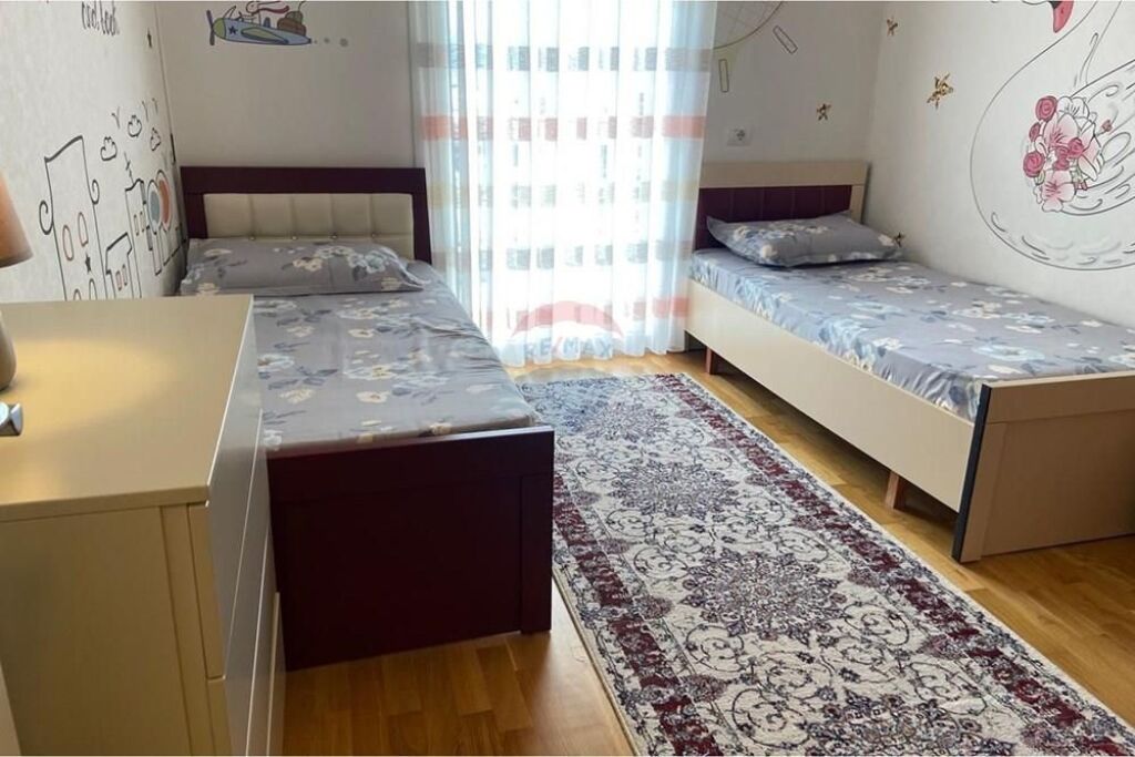 Jepet me qira apartament 2+1 tek Kopshti Botanik