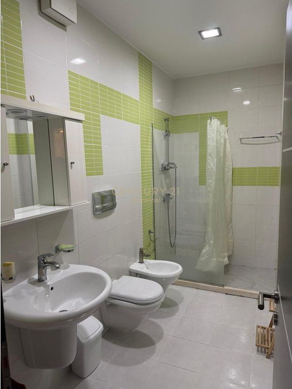 Shitet Apartament 2+1 ne ish-Bllok