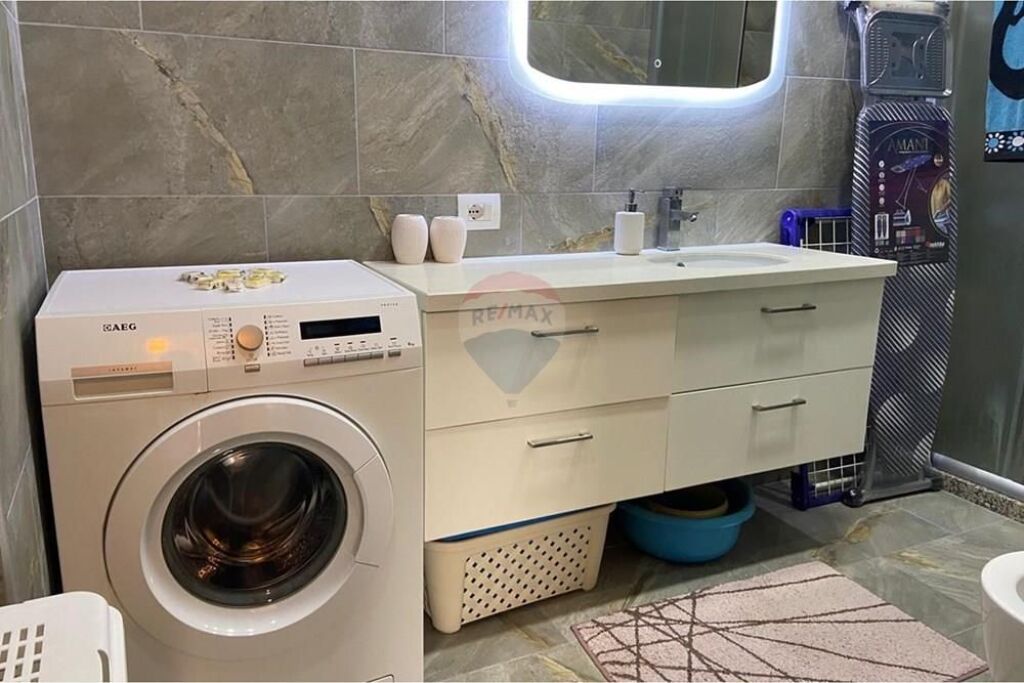Jepet me qira apartament 2+1 tek Kopshti Botanik