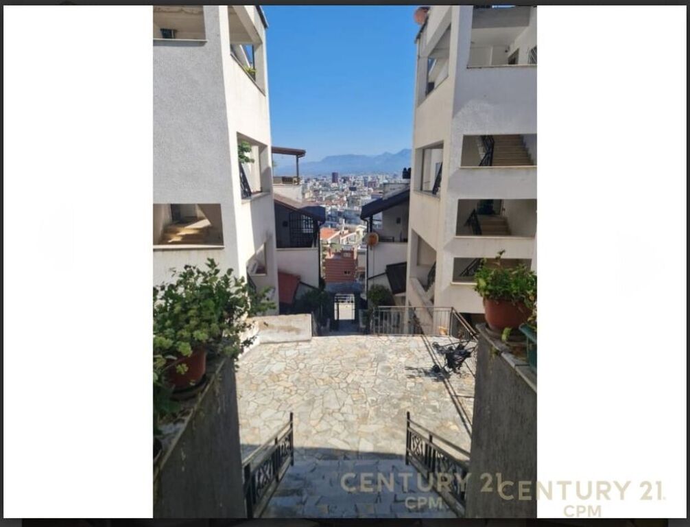Apartament 2+2+2+Parking për qira tek xhamia, Kopshti Botanik!