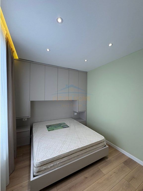 Shitet, Apartament 2+1, Myslym Shyri. Urban69529