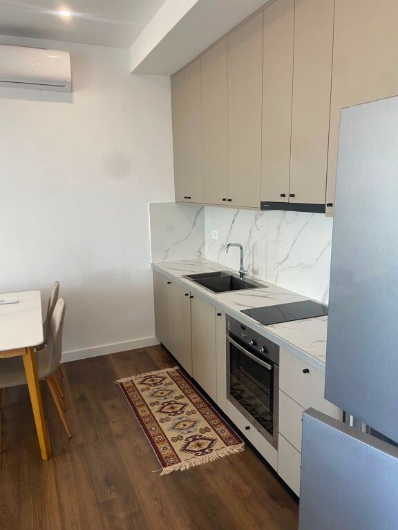 🏡 AFFITTASI APPARTAMENTO 1+1 in Via Mihal Grameno Vicino Ali Demi, 400 mila lek