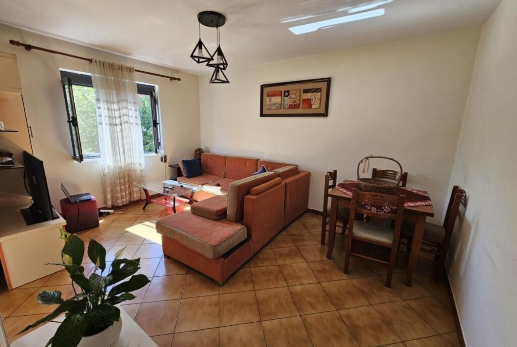 Prane Pallatit Me Shigjeta Shitet Apartament 1+1 Me Planimetri Te Rregullt! 117,000€ Shitje