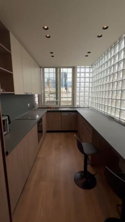 apartament 3+1+2 per qera, ne zonen e Myslym Shyrit.
