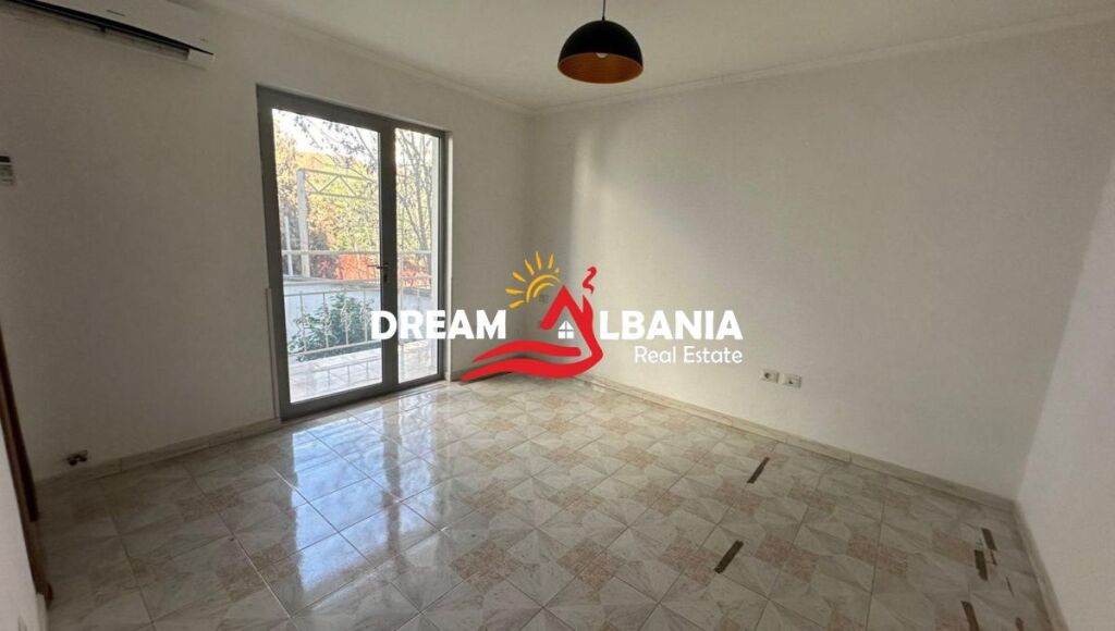 Jepet me qera Vile 3 kateshe tek Vilat Gjermane prane rruges se Elbasanit (ID 4251286)