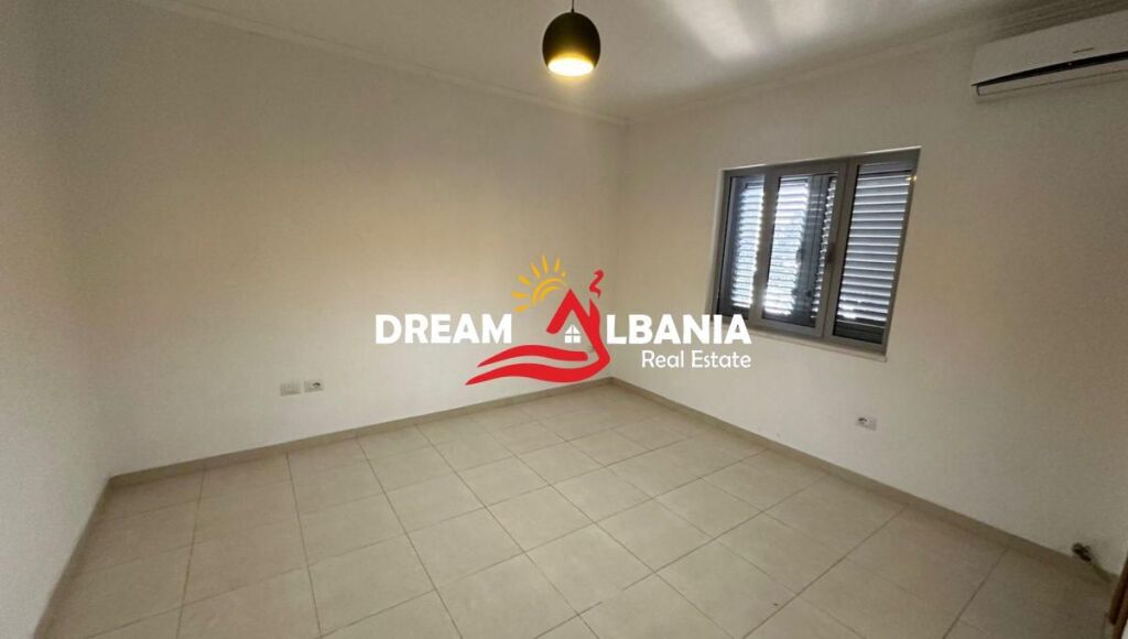 Jepet me qera Vile 3 kateshe tek Vilat Gjermane prane rruges se Elbasanit (ID 4251286)
