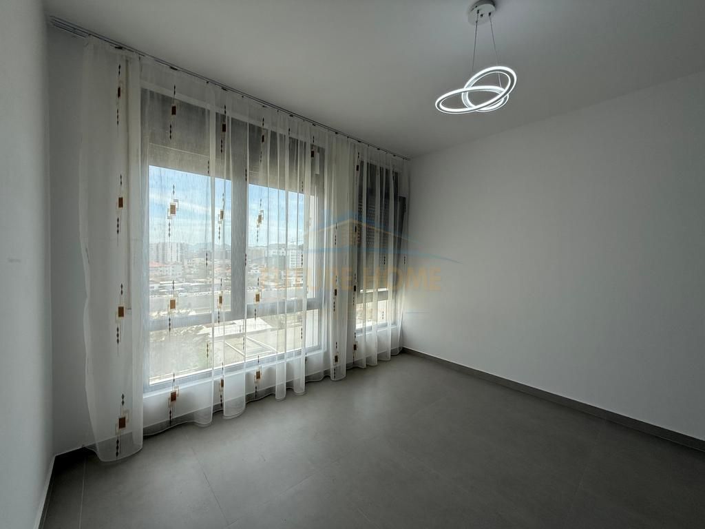 Disponojmë për qera Apartament 1+1 tek Ish-Dogana.