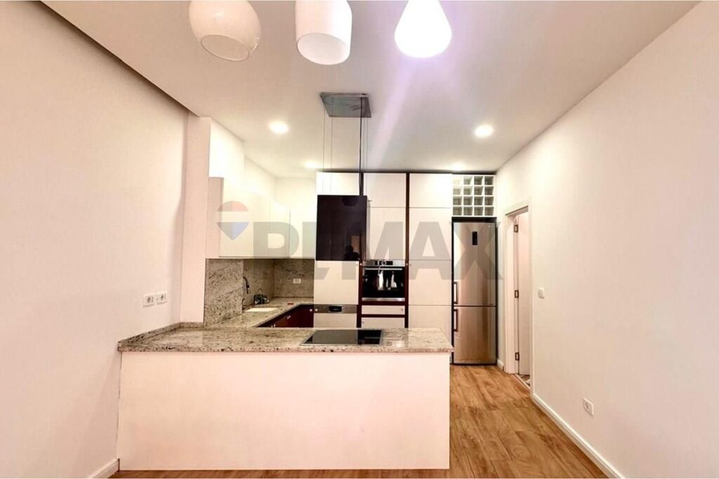 Shitet apartament 2+1+2 , prane Bllokut Gintash, Laprake.