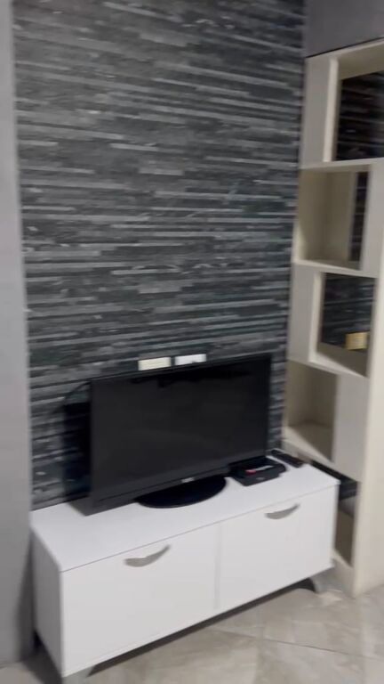 Apartment 1+1.300 euro.Ish fusha e aviacionit