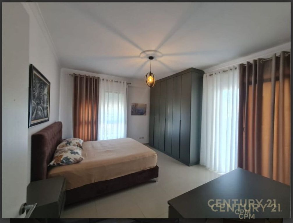 Apartament 2+2+2+Parking për qira tek xhamia, Kopshti Botanik!