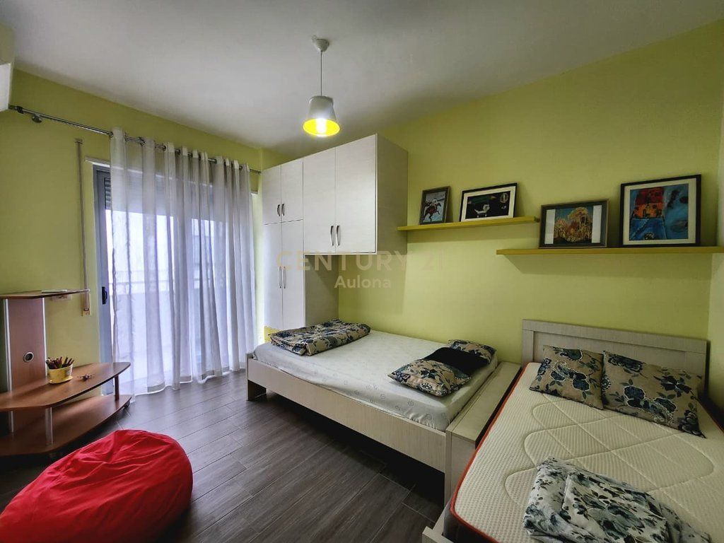 Apartament 2+1 me Pamje të Plotë nga Deti në Lungomare 1