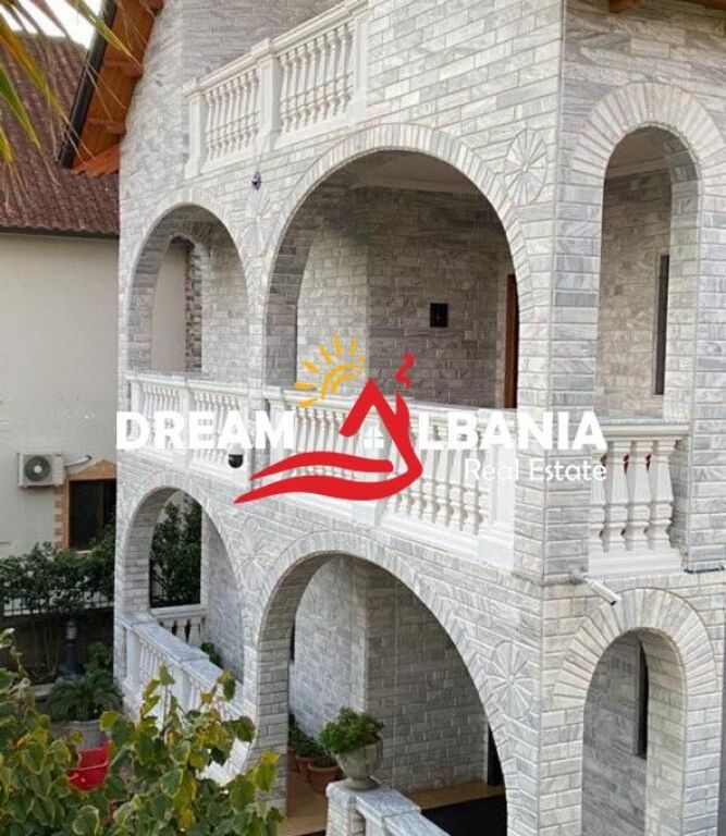 Shitet vile 3 kateshe ne autostraden Tirane—Durres prane Casa Italia ( ID 4151065).