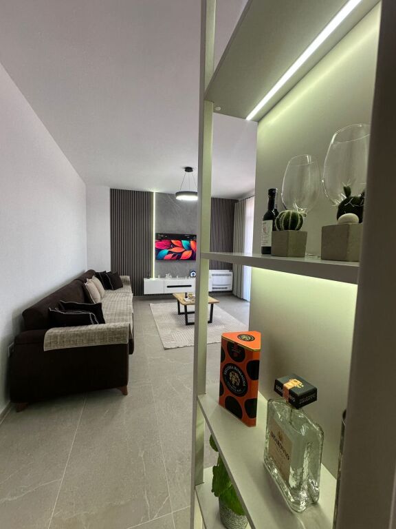 🏠 Jepet Apartament me Qira  📍Pranë Stacionit të Trenit, Rruga Vjosa