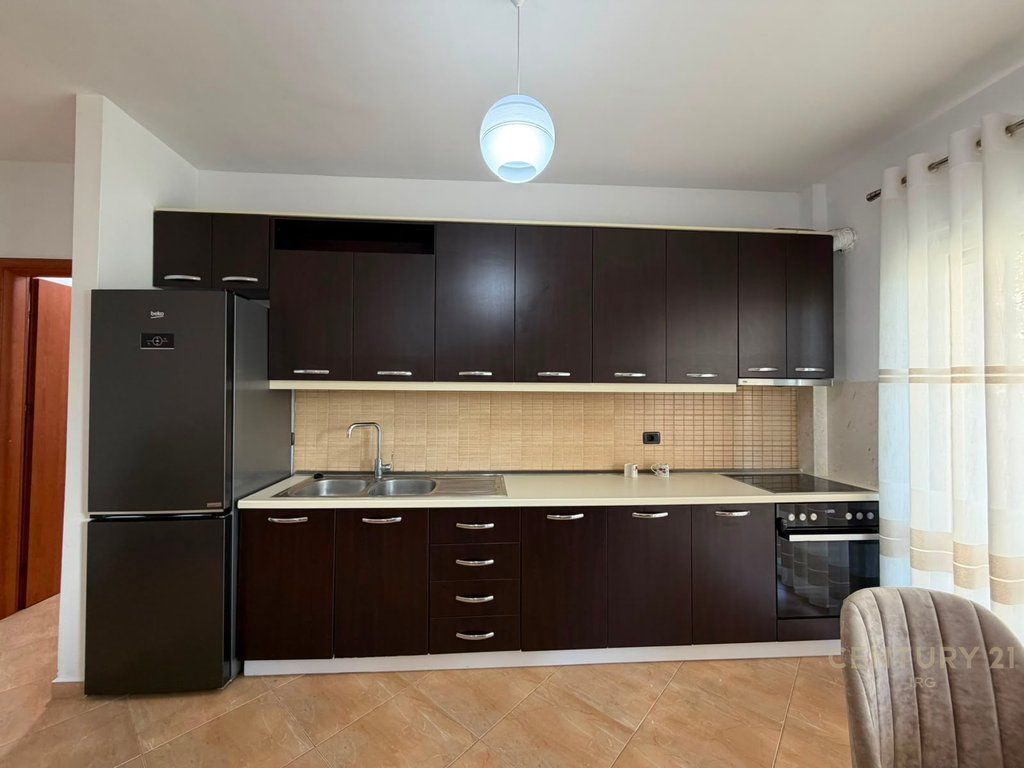 Apartament 2+1+2+ Post Parkimi ne zonen e Kopeshtit Botanik.