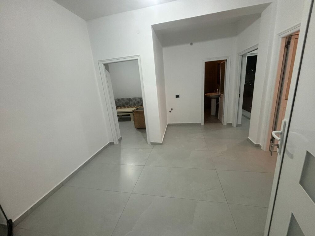 Qera | Shtëpi private 2 + 1 | Kinostudio | 370 €/muaj
