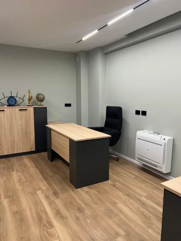 Qera | Ambjent Biznesi | Liqeni i Thatë | 900 €/muaj