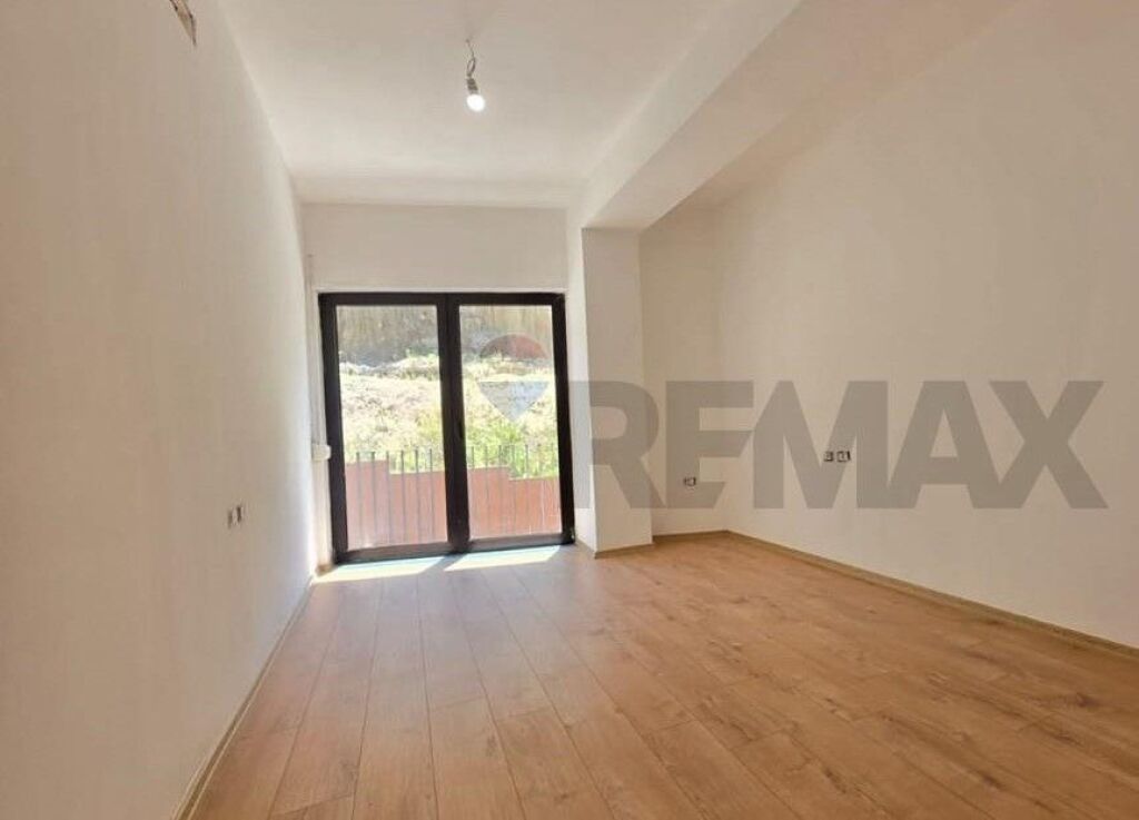 Shitet apartament 3+1 Kodra e Diellit 2