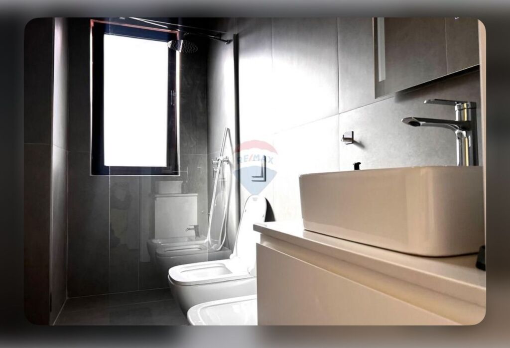 Jepet apartament me qera, Myslym Shyri