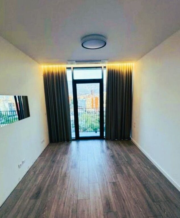📍 **Zyrë 2+1 me Qira – Lake View, Liqeni Artificial**