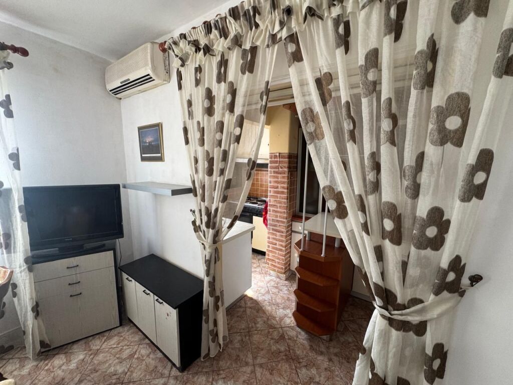 Apartament 1+1 per Qira - Ali Demi, pranë shkollës 9-vjeçare "Kushtrimi i Lirisë"
