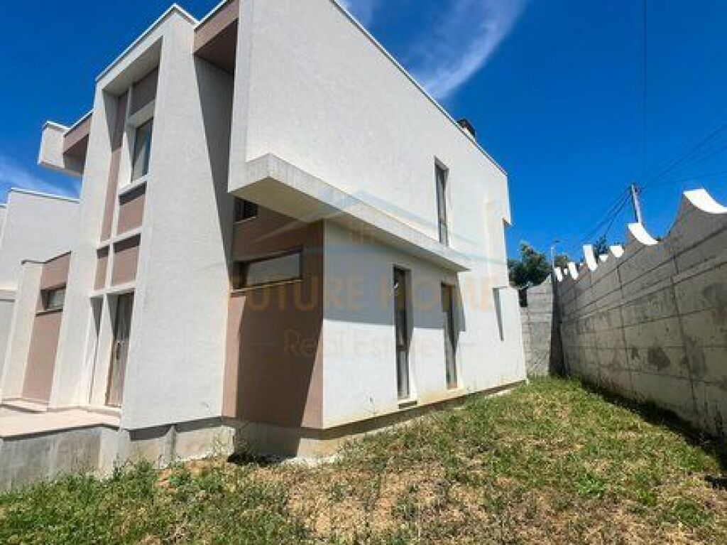Shitet, Vilë 2-katëshe, Residenca Luleborë, Lundër.