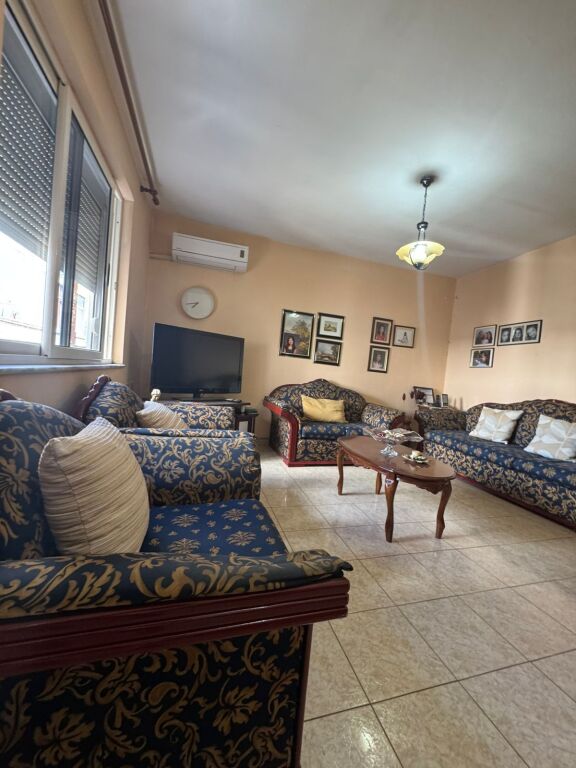 SHITET APARTAMENT 2+1 RRUGA BARDHYL 129.000 EURO