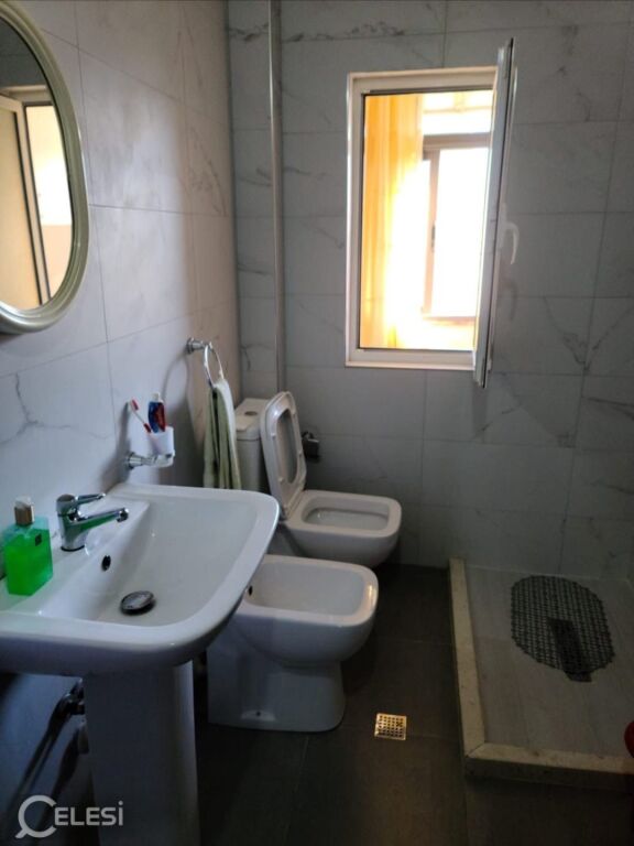 Qera | Garsoniere | Shkolla e Bashkuar | 250 €/muaj