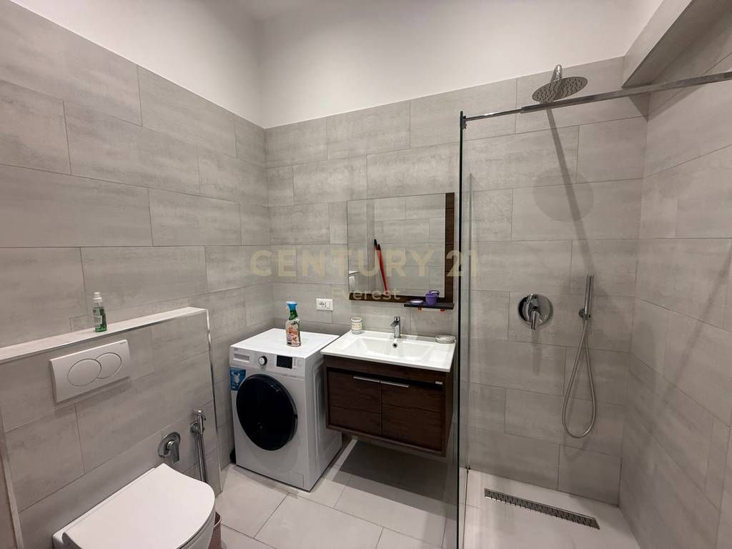 RRUGA E DURRESIT, APARTAMENT 2+1 PER QIRA