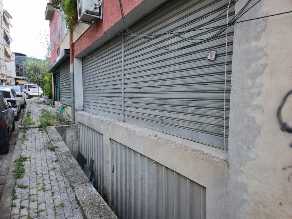 Shitet ambient biznesi 2 Kate Ngjit me Rezidencen 3D Selite . Me hipoteke