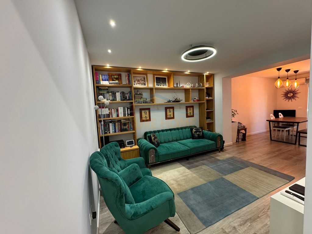 Shitet, Apartament 2+1, Blloku