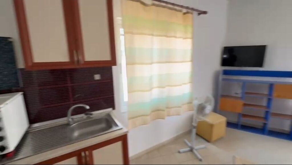 Garsionere 220 euro.Rruga Burgut te stacioni i trenit