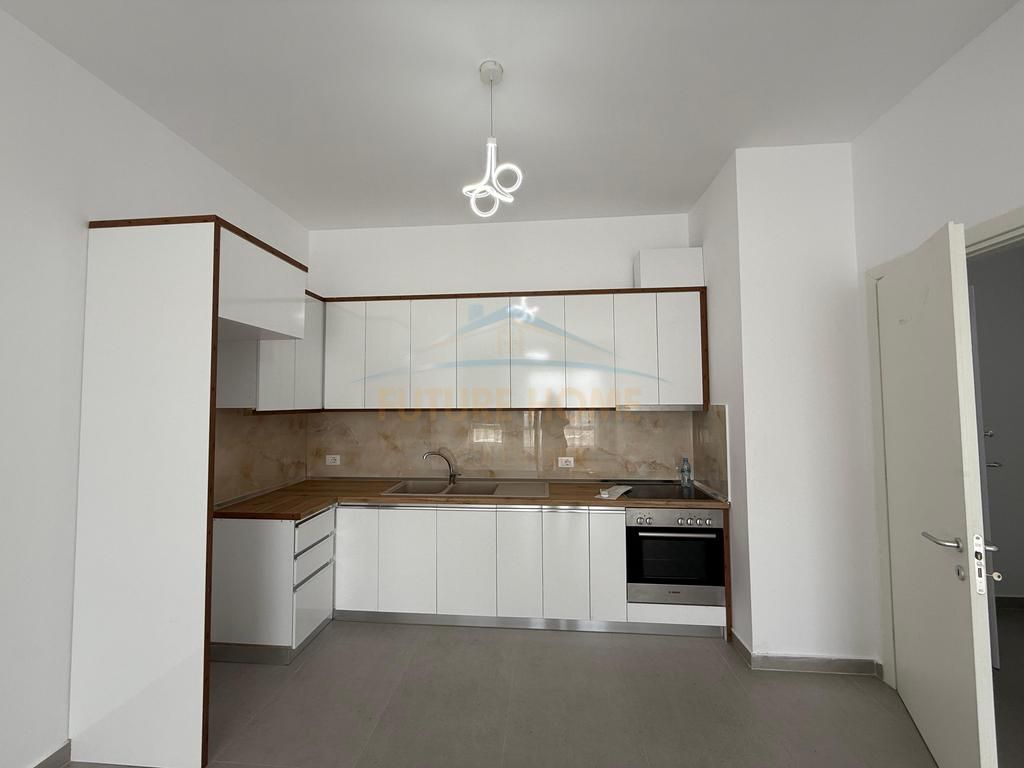 Disponojmë për qera Apartament 1+1 tek Ish-Dogana.