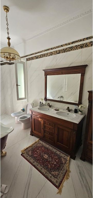 🏡 Jepet me qira Vilë Private me Pishinë në Damjan, Vaqarr – Qetësi dhe Privatësi vetëm pak minuta nga Tirana!