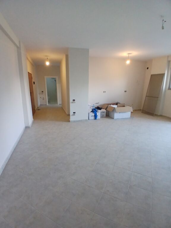 Shitet apartament 2+1+2 pranë Pajtoni Center për vetëm 125 milionë lekë