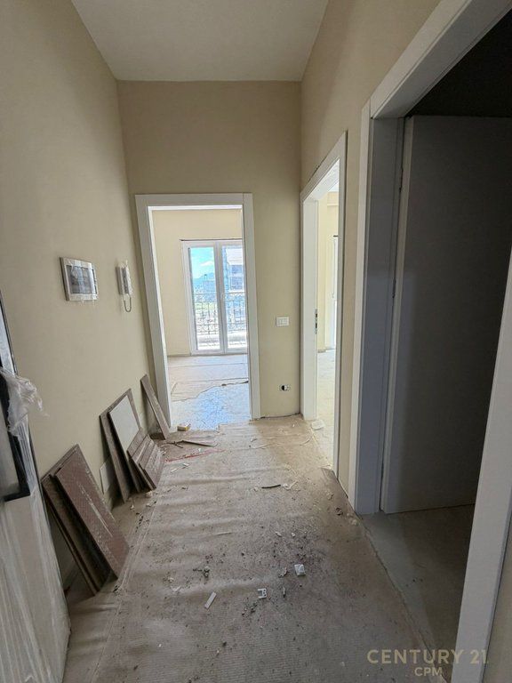 Apartament 1+1 Per Shitje Te Kompleksi (PORTA E RE)