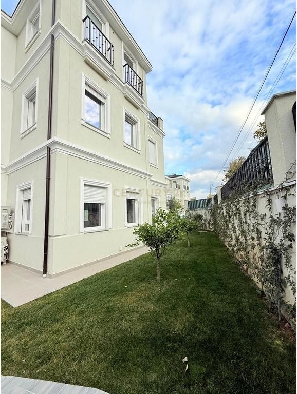 VILË MODERNE 3-KATËSHE ME QIRA PRANË TEG!!!