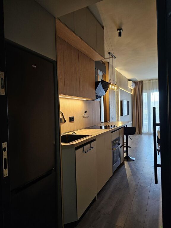 GARSIONERE ME QERA 39 M2 PAZARI I RI 50.000 LEKE FH-79732