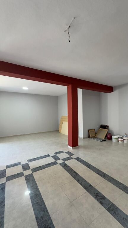 Me Qera: Ambient Biznesi në Zemër të Tiranës 📍Rruga Durrësit në fillim / Mbrapa dyqanit të luleve - 120 m² | 950 €/Muaj