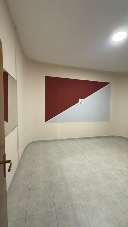 Me Qera: Ambient Biznesi në Zemër të Tiranës 📍Rruga Durrësit në fillim / Mbrapa dyqanit të luleve - 120 m² | 950 €/Muaj