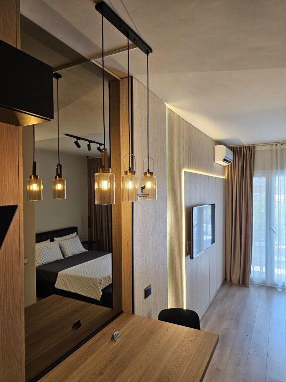 GARSIONERE ME QERA 39 M2 PAZARI I RI 50.000 LEKE FH-79732