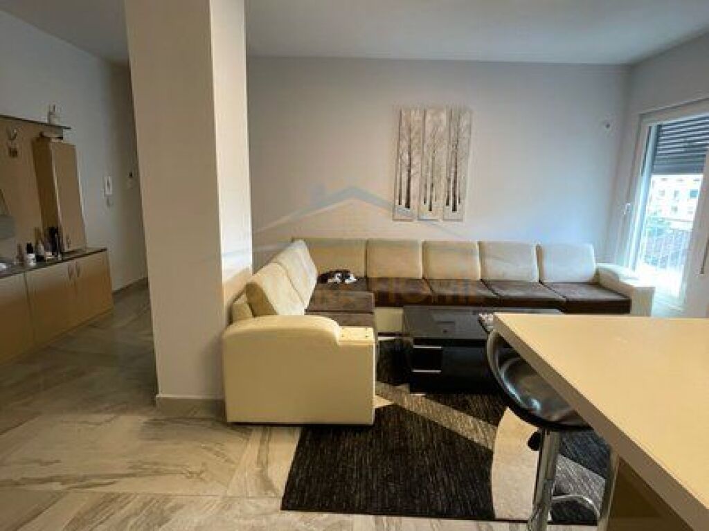 Appartamento 3+1+2 in Affitto in 21 Dhjetori, Via Kavajës, Tirana