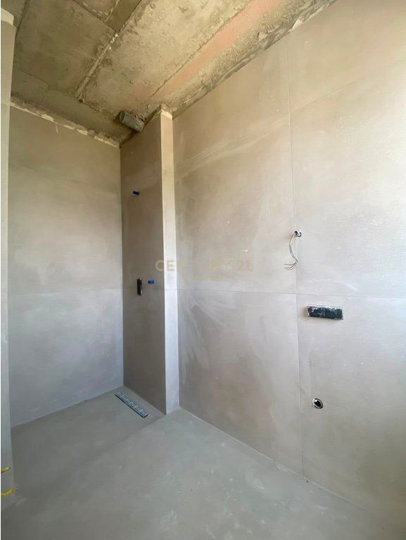 Shitet Apartamnet 2+1 tek Liqeni Thate tek Rezidenca Green Valley